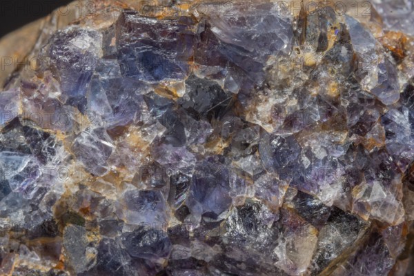 This scene shows a large rock fragment that contains quartz and fluorite crystals. Reflections and colors of minerals attract attention in the natural environment