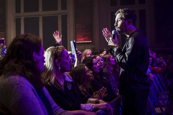 Max Giesinger live on People Tour 2025 in Berlin's Huxley's New World on 26.11.2025