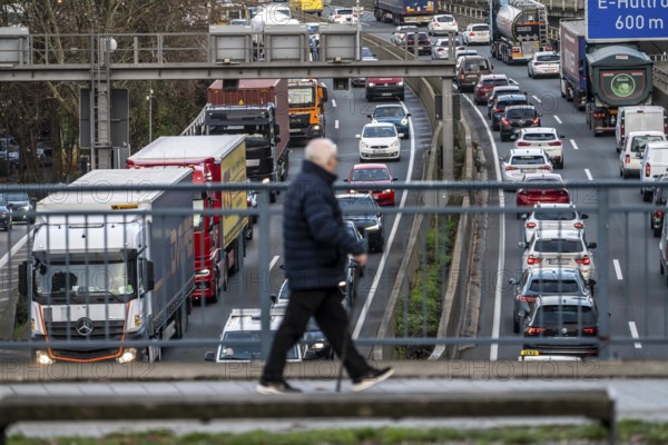 Autobahn A40, Ruhrschnellweg, traffic jams on both roads, at the Ruhrschnellwegstunnel in Essen, rush hour traffic, AS Essen-Huttrop, NR, Germany