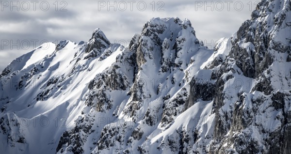 View of snowy Waxenstein, view from Längenfelderkopf in winter, Wetterstein Mountains, Garmisch-Partenkirchen, Bavaria, Germany