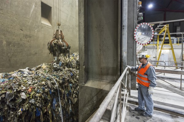 Garbage, household waste, waste separation, waste incineration, waste incineration plant, energy, TREA, Eschbach, Breisgau, Baden-Württemberg, Germany