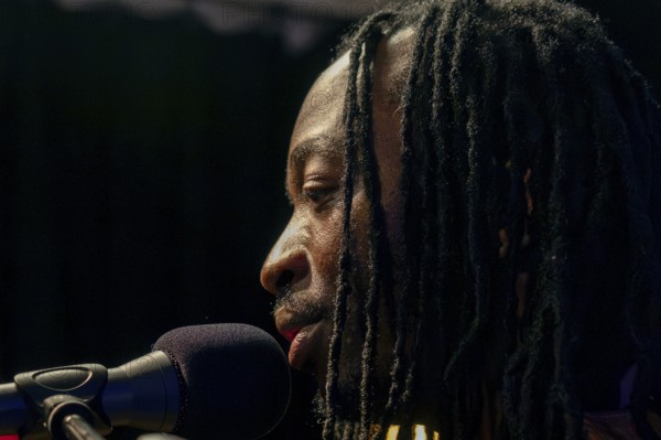 KABUMBAYI JOH, singer, producer and multi-instrumentalist, Congo, KABUMBAYI JOH & band, African Acoustic Pop Music, live on 15.11.2025 at Greve Studio, Berlin, Germany < english> KABUMBAYI JOH, singer, producer and multi-instrumentalist, Congo, KABUMBAYI JOH & Band, African Acoustic Pop Music, live on November 15, 2025 at Greve Studio, Berlin, Germany