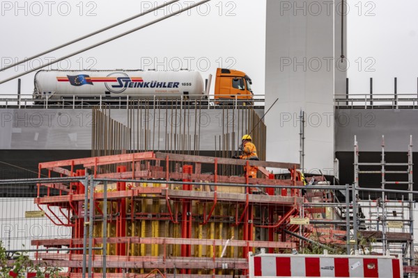 Duisburg-Neuenkamp Rhine bridge, the A40 motorway, construction of the second bridge begins, bridge pillars are being built on the Du-Homberg side of the Rhine, North Rhine-Westphalia, Germany