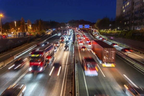 Autobahn A40, Ruhrschnellweg, traffic jams on both roads, at the Ruhrschnellwegstunnel in Essen, rush hour traffic, NR, Germany