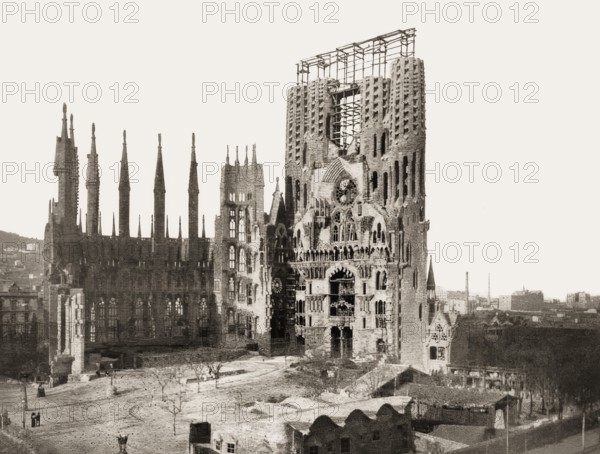 Construction site of the Basílica i Temple Expiatori de la Sagrada Família, known as Sagrada Família, 1912, Barcelona, Catalonia, Spain, built by Antoni Gaudí, Catalan architect and designer from Spain, the greatest exponent of Catalan Modernisme, digitally optimized