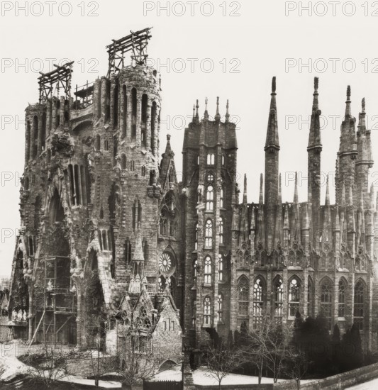 Construction site of the Basílica i Temple Expiatori de la Sagrada Família, known as Sagrada Família, 1908, Barcelona, Catalonia, Spain, built by Antoni Gaudí, Catalan architect and designer from Spain, the greatest exponent of Catalan Modernisme, digitally optimized