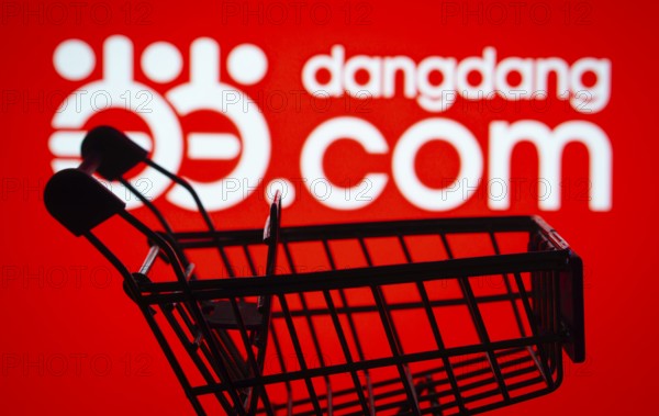 Dhaka, Bangladesh- 03 Oct 2025: Silhouette of a shopping cart in front of the Dangdang.com logo, symbolizing ecommerce and online shopping