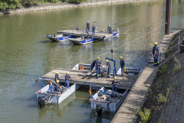 Construction of a multi-purpose pontoon, the specialist group for water hazards, in Düsseldorf, the motorised pontoon can be used as a ferry for people or equipment, as a working platform or bridge, during the major exercise FÜLEX25, lasting several days, of the THW, Technisches Hilfswerk, Landesverband North Rhine-Westphalia, over 3500 volunteers from the 127 North Rhine-Westphalia local associations practise many different deployment scenarios over 4 weekends