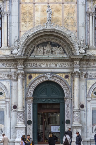 Entrance portal of the Basilica del Santi Gevonni e Paolo, 15th century, Venice, Veneto, Italy
