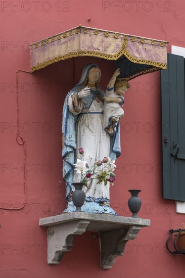 Saint figure under a canopy, Venice, Veneto, Italy