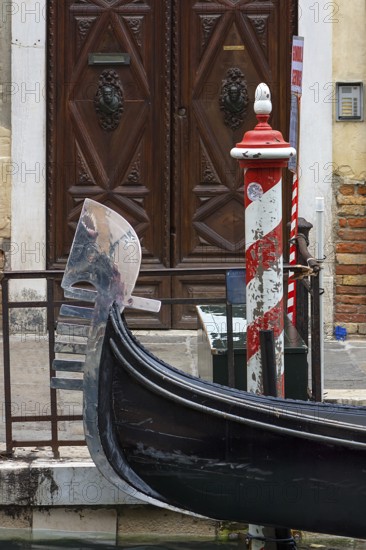 Mellschweif on a gondola, the six spikes symbolize the six districts of Venice, Veneto, Italy
