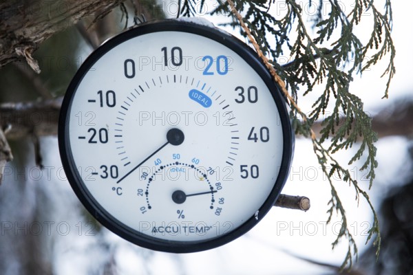 Thermometer indicating a temperature of -32°C, Region of la Mauricie, Province of Quebec, Canada