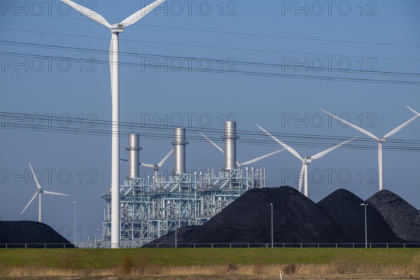 The gas and steam combined cycle power plant, GuD, Magnum, with 1410 MW output, gas power plant with 3 blocks, powered by natural gas, can also be operated with hydrogen, coal storage at the Eemshaven coal power plant, Eemshavencentrale, both operated by RWE Generation, one of the 3 large power plants in the Eemshaven energy park, Groningen province, the Netherlands