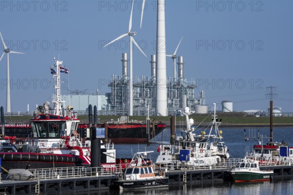 The gas and steam combined cycle power plant, GuD, Magnum, with 1410 MW output, gas power plant with 3 units, operated by RWE Generation, operated with natural gas, can also be operated with hydrogen, one of the 3 large power plants in the Eemshaven energy park, wind park, Groningen province, the Netherlands