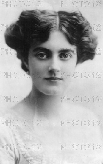 Clementine Churchill, portrait, 1915, Baroness Spencer-Churchill, Winston Churchill's woman, historical, contemporary history, Great Britain