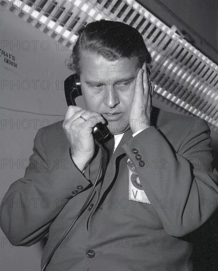 Dr. Wernher von Braun on the phone in the log cabin in front of the launch of Pioneer IV on March 1, 1959. Portrait, weapons technology, weapon systems, rocket technology, cruise missiles. Wernher von Braun was significantly involved in the success of NASA's space program and the moon landing. space travel, USA Contemporary history, historical