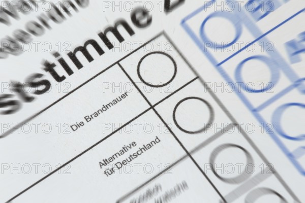 Symbolic ballot paper with the FIREWALL option in the place where there are otherwise parties