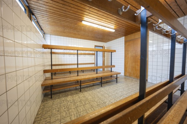 A quiet changing room with wooden paneling and tiled floors, Schlehengäu Grund Schule Gechingen, Calw District, Germany