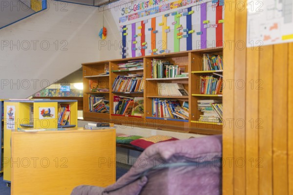 Child-friendly library with colorful posters, shelves and pillows, Schlehengäu Grund Schule Gechingen, Calw district, Germany