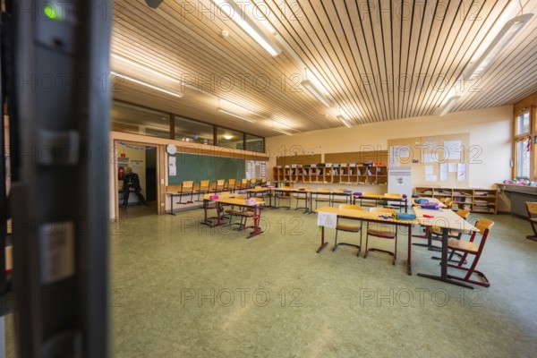 A spacious classroom with school desks and blackboards, ready for students, Schlehengäu Grund Schule Gechingen, Calw district, Germany
