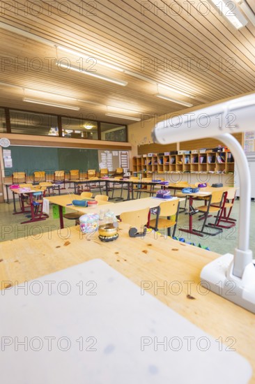 Classroom view from the teacher's desk with a view of blackboard and arranged rows of seats, Schlehengäu Grund Schule Gechingen, Calw district, Germany