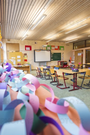 Classroom with colorful paper chains and blackboards, equipped with wooden school desks, Schlehengäu Grund Schule Gechingen, Calw district, Germany