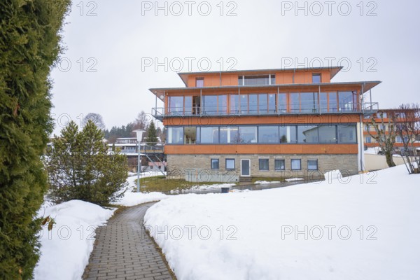 Modern building in snowy landscape with clear skies and surrounding trees, specialist clinic for psychosomatics and psychotherapy, Hochgrat Clinic, Stiefenhofen, Bavaria, Germany