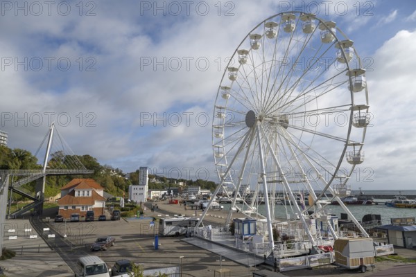 Ferris wheel at Sassnitz city port, in the back the footbridge, Sassnitz, Rügen, island, Baltic Sea, Mecklenburg-Western Pomerania, Germany