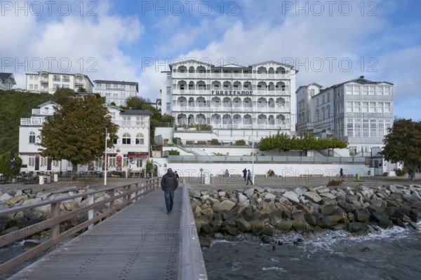 Historic villas and hotel Fürstenhof on the lakeside promenade, spa architecture, Sassnitz, Rügen, island, Baltic Sea, Mecklenburg-Western Pomerania, Germany