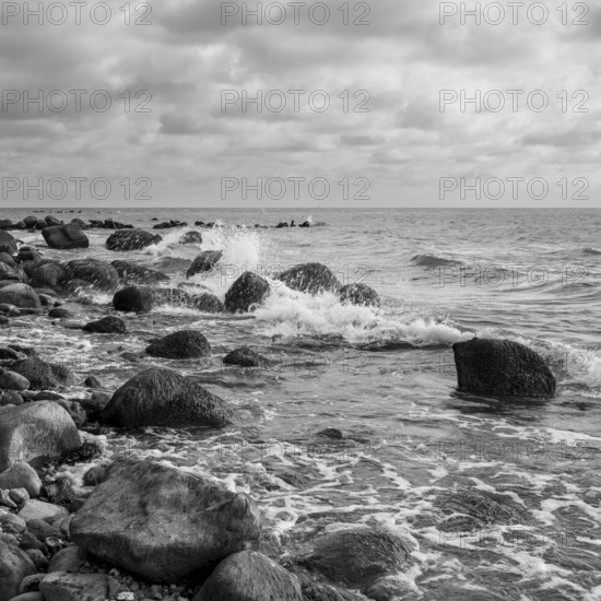 Surf on Gakow shore, stones and boulders, Sassnitz, Jasmund National Park, Rügen, island, Baltic Sea, Mecklenburg-Western Pomerania, Germany