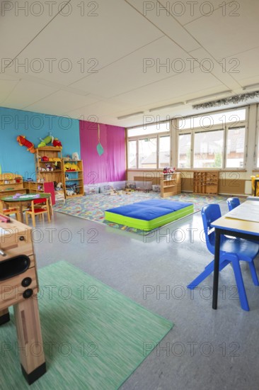 Bright kindergarten room with colorful walls and toy shelves, daylight through large windows, homework supervision, Schlehengäu elementary school Gechingen, Calw district, Germany