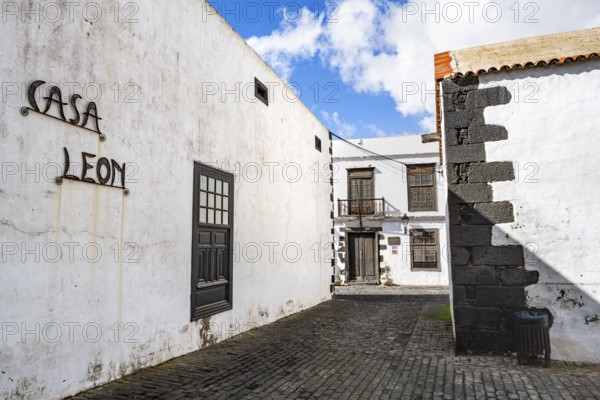 Typical white houses with wooden doors and windows, Teguise, Lanzarote, Canary Islands, Spain