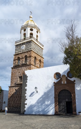 Iglesia de Nuestra Señora de Guadalupe Church with bell tower, Plaza de la Constitución, Teguise, Lanzarote, Canary Islands, Spain
