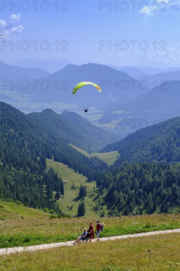 Hikers, wheelchair users, barrier-free access on the mountain, summit, on Hochfelln, mountains, Chiemgau Alps, Chiemgau, Upper Bavaria, Bavaria, Germany