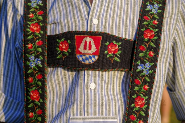 Coat of arms, lederhosen, young people in traditional costume, celebration, party, lads club, Oberbuchen, Bad Heilbrunn, Upper Bavaria, Bavaria, Germany