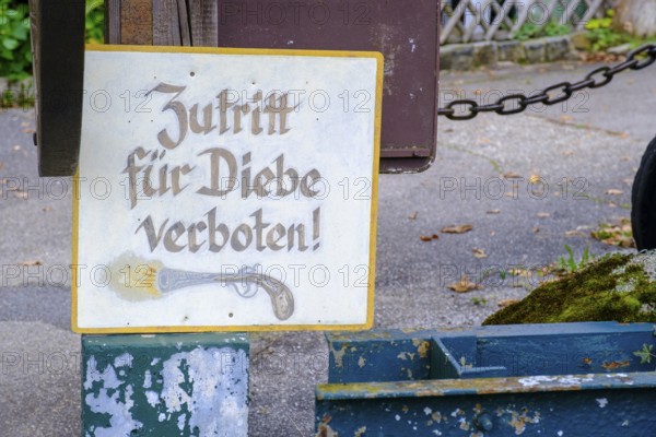 Access prohibited for thieves sign, Gasthaus zum vineyard, Gocklwirt, am Simssee, near Baierbach, Upper Bavaria, Bavaria, Germany