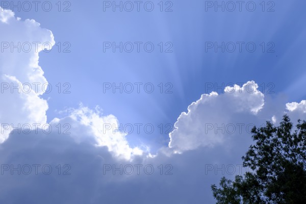 Wolkenspiel, Lichtspiel am Himmel, Lichtstrahlen, Mood, Upper Bavaria, Bavaria, Germany