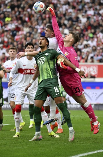 Penalty area scene, goal area scene Goalkeeper Alexander Nübel VfB Stuttgart (33) against Moritz Jenz VfL Wolfsburg (15) Ermedin Demirovic VfB Stuttgart (09) Atakan Karazor VfB Stuttgart (16) Adam Daghim VfL Wolfsburg (11) Soccer Bundesliga, MHPArena, MHP Arena Stuttgart, Baden-Württemberg, Germany