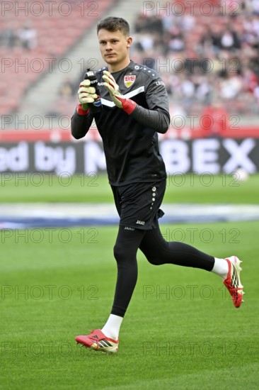 Goalkeeper Alexander Nübel VfB Stuttgart (33) Warm-up training Football Bundesliga, MHPArena, MHP Arena Stuttgart, Baden-Württemberg, Germany
