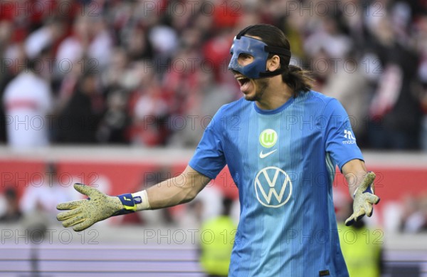 Kamil Grabara VfL Wolfsburg (01) with carbon mask, disappointed gesture gesture Bundesliga football, MHPArena, MHP Arena Stuttgart, Baden-Württemberg, Germany