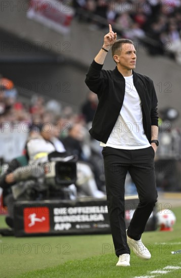 Coach coach Daniel farmer VfL Wolfsburg gesture on the sidelines soccer Bundesliga, MHPArena, MHP Arena Stuttgart, Baden-Württemberg, Germany