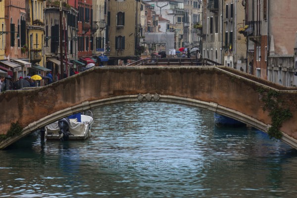Residential buildings on the canal with bridge in the old town, Venice, Ventien, Italy