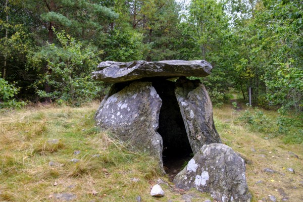 Hill grave, dolmen, Hägadösen, Lunneslätt Ganggrift, Bohuslän, Orust, Sweden