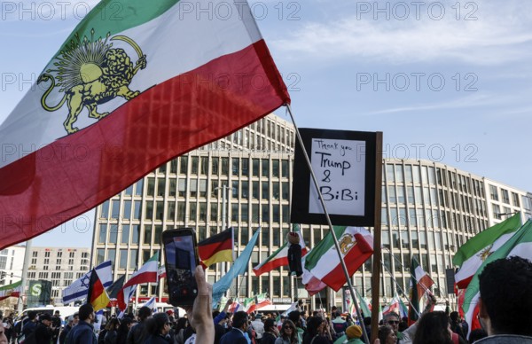 Iranians demonstrate on the day of the US and Israeli attack on Iran in Berlin, 28.02.2026. A poster says Tahnk you Trump and Bibi, Berlin, Germany