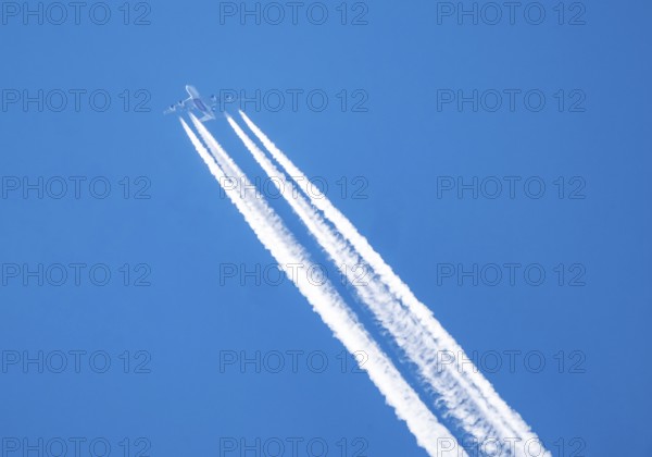 Aircraft, with contrails, Emirates Airbus A380, four-engine