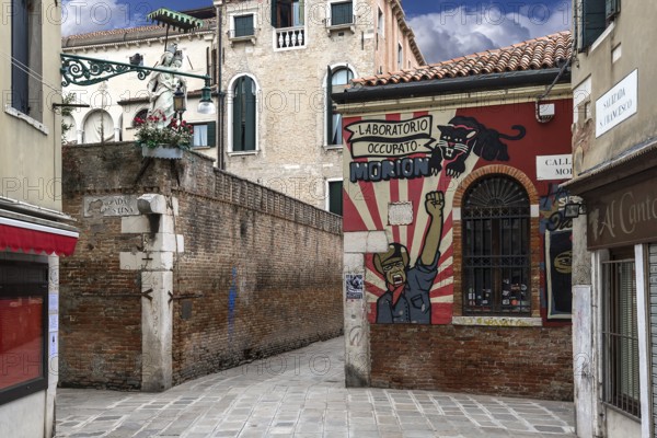Graffiti on a house wall, on the left a Madonna under a canopy, Venice, Veneto, Italy