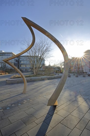 Sculpture The Squaring of the Circle by the Troika 2023 Artist Collective, Modern Art, Abstract Art, Golden Bars, Pipes, Square, Corners, Curved, Dialectic, Backlight, Raiffeisenplatz, Wiesbaden, Taunus, Hesse, Germany