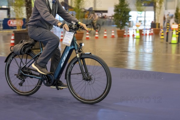 Test drives of new bikes at the public exhibition Fahrrad Essen, in the halls of Messe Essen, retailers and manufacturers show everything about bicycles, e-bikes, accessories, KTM Bike, North Rhine-Westphalia, Germany