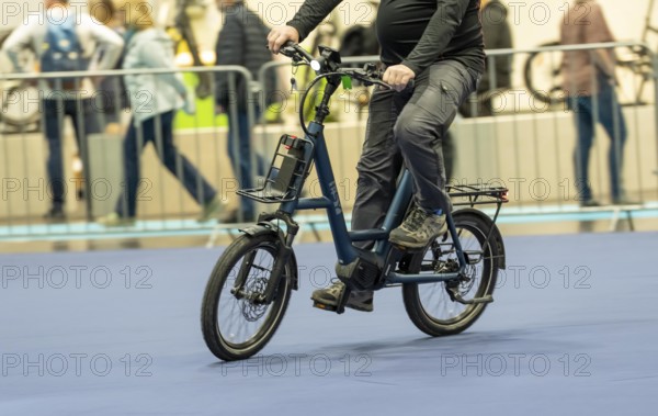 Test drives of new bikes at the public trade fair Fahrrad Essen, in the halls of Messe Essen, retailers and manufacturers show everything about bicycles, e-bikes, accessories, I: sy Bike, North Rhine-Westphalia, Germany