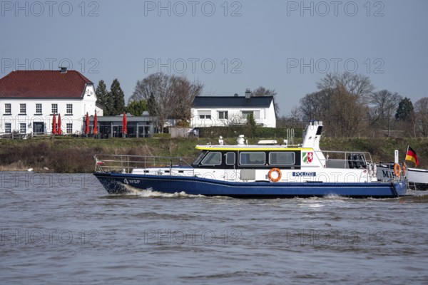 Boat of the North Rhine-Westphalia Water Protection Police, WSP 4, flood on the Rhine, Lower Rhine near Xanten, Bislicher Insel, water level at just under 8 meters, North Rhine-Westphalia, Germany